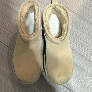 Women platform Uggs size 9